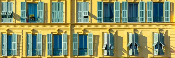 Nice France Façade Colorée Avec Des Fenêtres Murales Typiques Volets — Photo