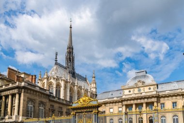 Paris, Sainte-Chapelle ve adliye nin kapıları