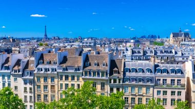 Paris, Marais tipik çatılar, Eyfel Kulesi ile havadan görünümü, Saint-Eustache kilise ve arka planda Savunma