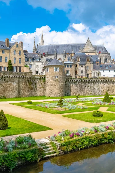 Vannes Medeltida Stad Bretagne Utsikt Över Vallen Trädgård Med Rabatt — Stockfoto