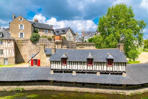 Vannes Casa Velha Lavagem Jardim Das Muralhas Com Catedral Fundo — Fotografia de Stock