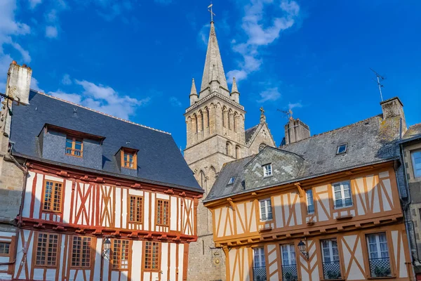 Vannes Bretaña Antiguas Casas Entramado Madera Con Catedral Fondo —  Fotos de Stock