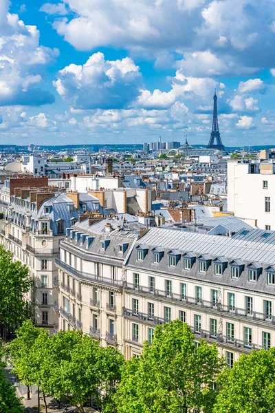 Paris Utsikt Över Eiffeltornet Och Typiska Tak Den Franska Huvudstaden — Stockfoto