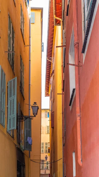 Typický Okres Nice Úzkými Ulicemi Barevným Fasádami — Stock fotografie
