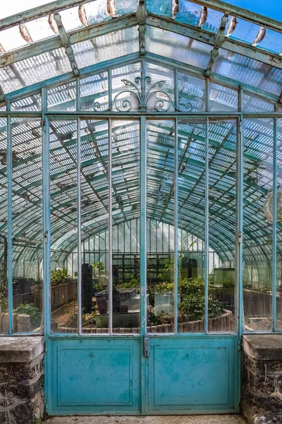 Paris, Auteuil seralar, ilkbaharda güzel kamu bahçesi 