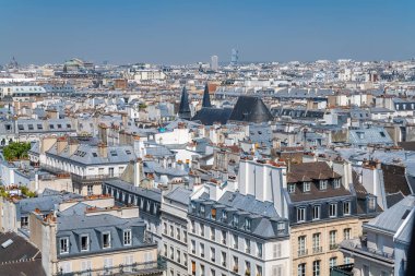 Paris, Marais 'deki tipik binalar ve çatılar, Pompidou Merkezi 'nden havadan görünüm