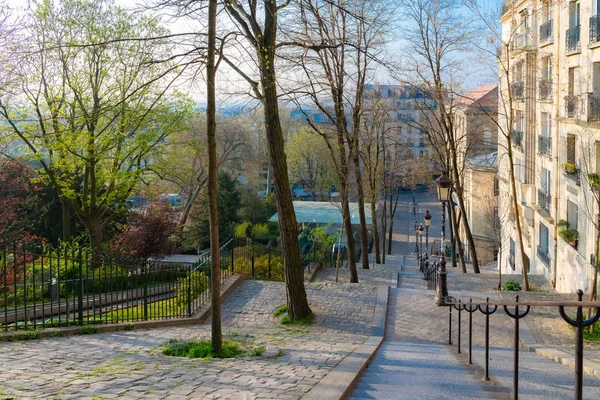 Montmartre Paříži Velmi Romantická Pařížská Ulice Typickými Schody Lampiónskými — Stock fotografie