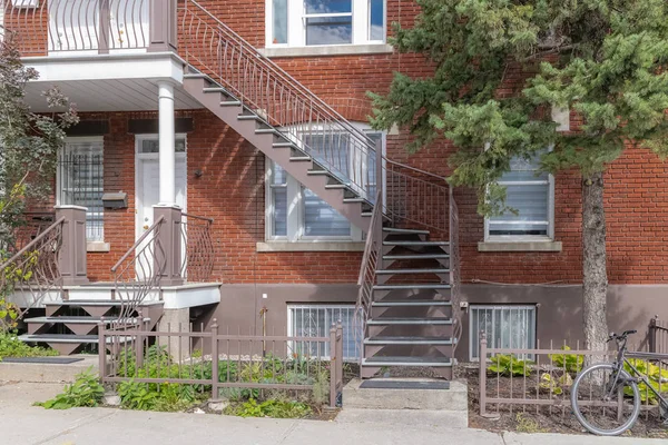 Montréal Maison Victorienne Typique Avec Escalier Extérieur Dans Quartier Plateau — Photo