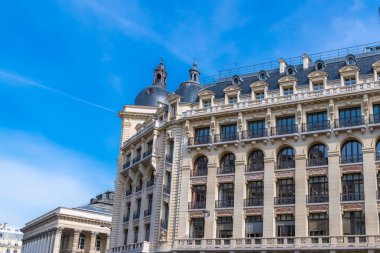 Paris, Fransız başkentinin şık bir bölgesinde güzel bir bina.