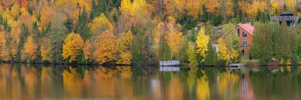 House Forest Lake Canada Autumn Beautiful Colors Trees Reflection Water — Stock Photo, Image