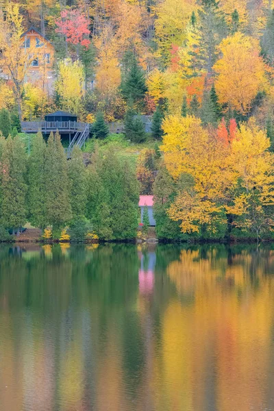 House Forest Lake Canada Autumn Beautiful Colors Trees Reflection Water — Stock Photo, Image