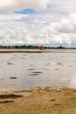 Brittany, Morbihan körfezinin manzarası, Ile aux Moines 'in manzarası, güzel bir gökyüzü