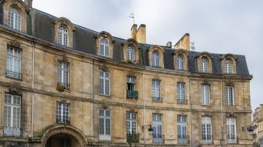 Bordeaux, güzel bir Fransız şehri, merkezde tipik binalar.