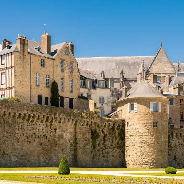 Vannes Medeltida Stad Bretagne Utsikt Över Vallen Trädgård Med Rabatt — Stockfoto