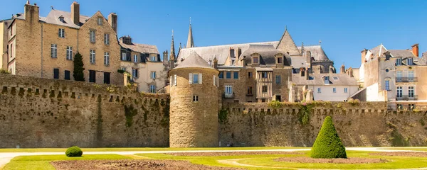 Vannes Medeltida Stad Bretagne Utsikt Över Vallen Trädgård Med Rabatt — Stockfoto