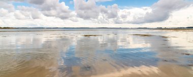 Brittany, Morbihan körfezinin manzarası, Ile aux Moines 'in manzarası, güzel bir gökyüzü