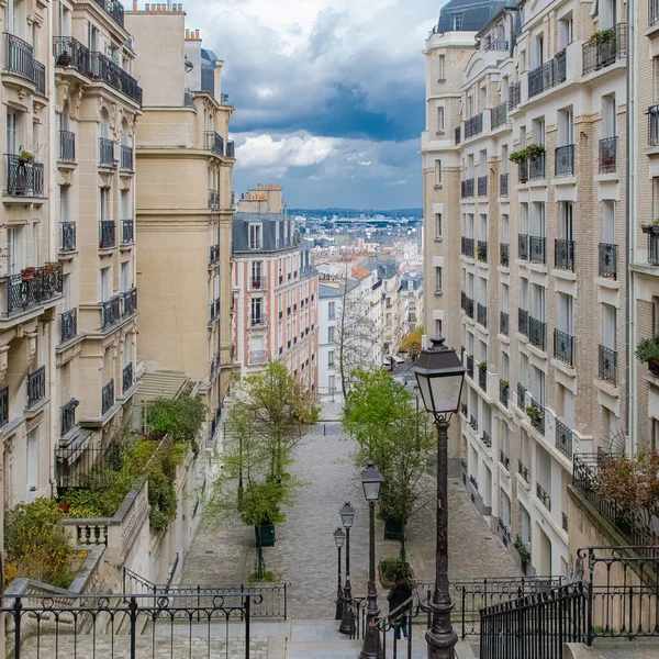 Париж Типичные Фасады Улицы Красивые Здания Монмартре — стоковое фото