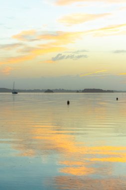Brittany, Morbihan körfezinin manzarası, Ile aux Moines 'in manzarası, güzel bir gökyüzü