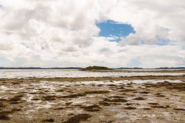 Brittany, Morbihan körfezinin manzarası, Ile aux Moines 'in manzarası, güzel bir gökyüzü
