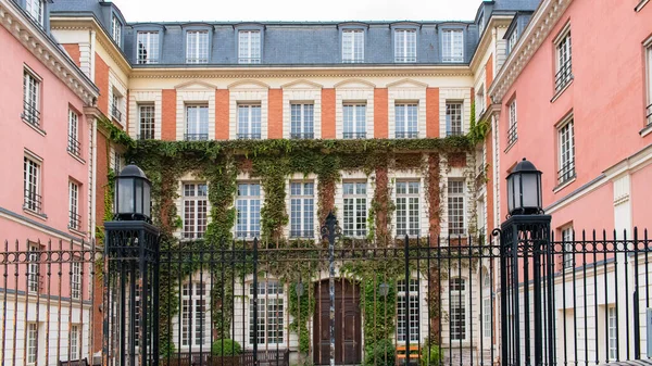 Paris Edifícios Típicos Marais Centro Capital Francesa — Fotografia de Stock