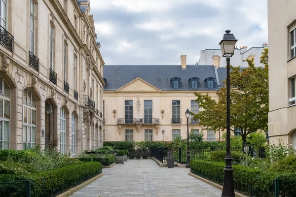 Paris Edifícios Típicos Marais Centro Capital Francesa — Fotografia de Stock