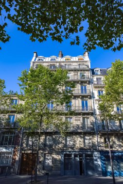 Paris, güzel binalar, 12. bölgedeki Coulee Verte Rene-Dumont manzarası, patika.