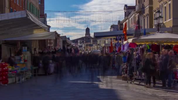 Timelapse på marknaden full av människor utomhus — Stockvideo