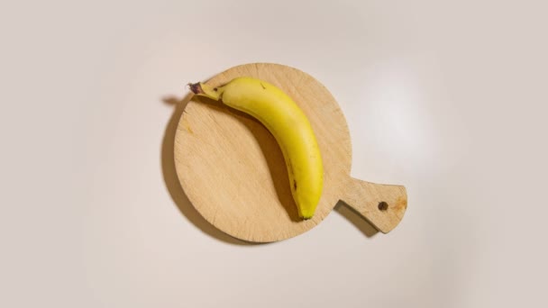 Cascas de banana em stop motion — Vídeo de Stock