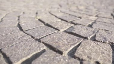 Beton döşemeli yol
