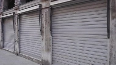 Gri renkli garaj çizgisi 