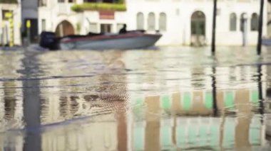Venedik 'te gelgit sırasında Büyük Kanal