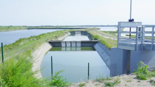 Industriell vattenkanal utan bäck — Stockvideo