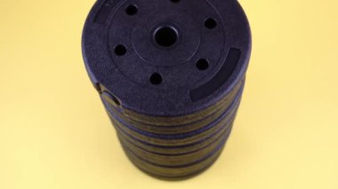 Jimnastik ağırlıkları zaman ayarında kaldırılır