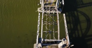 Uçuş tarihi köprüyü yıktı