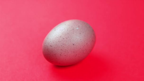 Taze tavuk yumurtasıyla renk değiştiren arkaplan — Stok video
