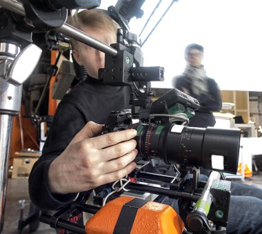 TV profesyonel studio dijital video kamera. kameraman