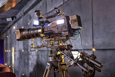 TV profesyonel dijital video kamerada bir konser salonu.