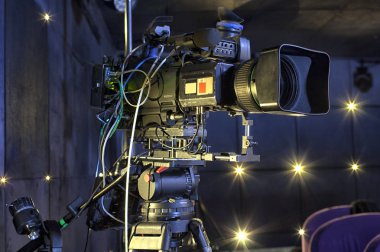 TV profesyonel dijital video kamerada bir konser salonu.