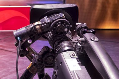 TV profesyonel dijital video kamerada bir konser salonu.