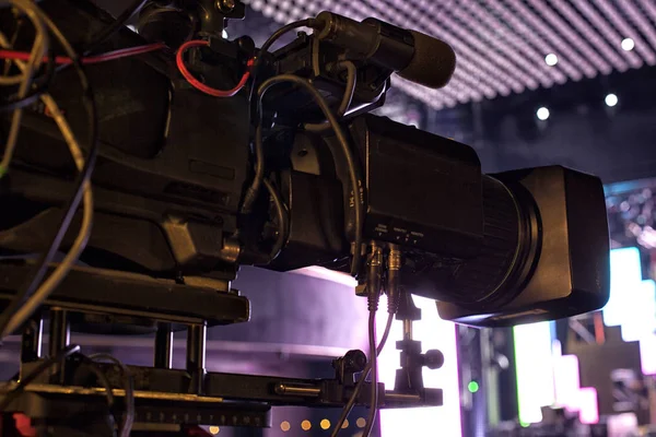 Επαγγελματική Τηλεόραση Ψηφιακή Φωτογραφική Μηχανή Βίντεο Μια Αίθουσα Συναυλιών — Φωτογραφία Αρχείου