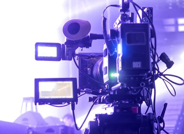 Profesyonel dijital video kamera. bir konser hal Sinematografi.