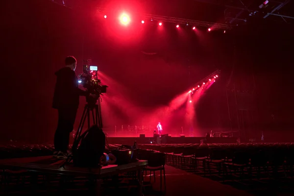 전문적인 디지털 비디오 카메라입니다 콘서트 Hal에서 — 스톡 사진