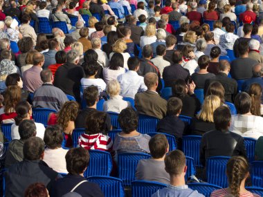 bale dansçıları siluetleri. Sahne Alanı'nda eğlence konser aydınlatma defocused.