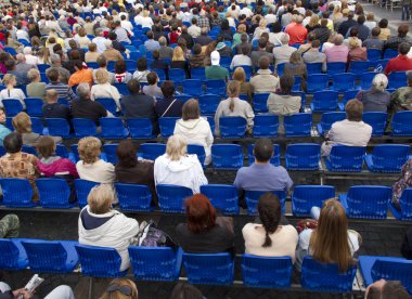 bale dansçıları siluetleri. Sahne Alanı'nda eğlence konser aydınlatma defocused.