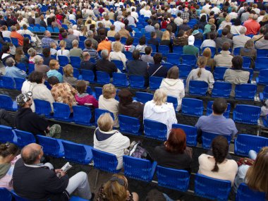 bale dansçıları siluetleri. Sahne Alanı'nda eğlence konser aydınlatma defocused.