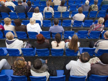 bale dansçıları siluetleri. Sahne Alanı'nda eğlence konser aydınlatma defocused.