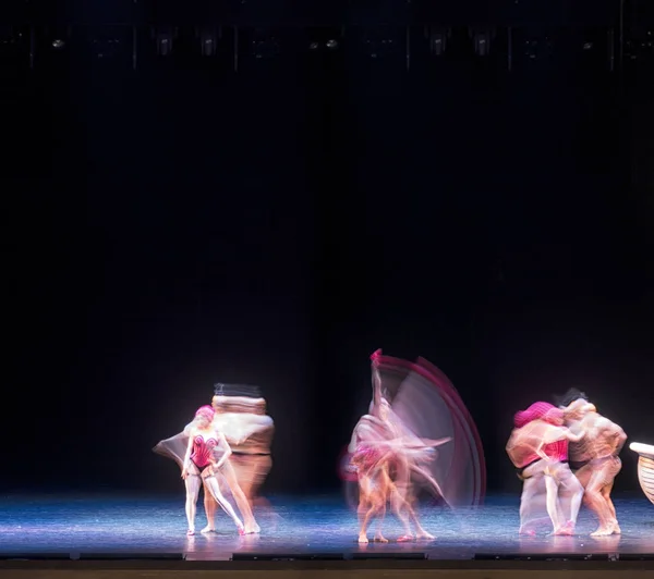 Σιλουέτες Χορευτές Μπαλέτου Defocused Φωτισμός Ψυχαγωγίας Συναυλία Στη Σκηνή — Φωτογραφία Αρχείου