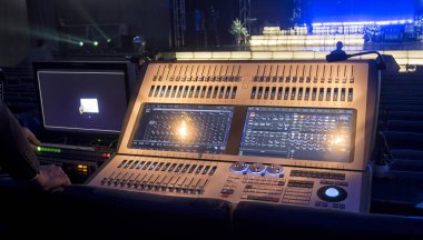 aydınlatma donanımları, konser için kontrol paneli.