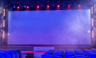 konser sırasında sahneden ışık.