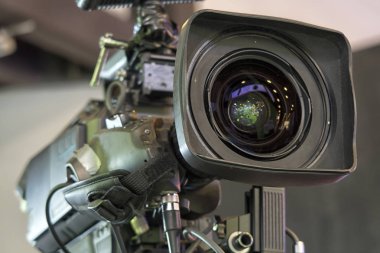 Profesyonel dijital video kamera. görüntü yönetmeni olarak.